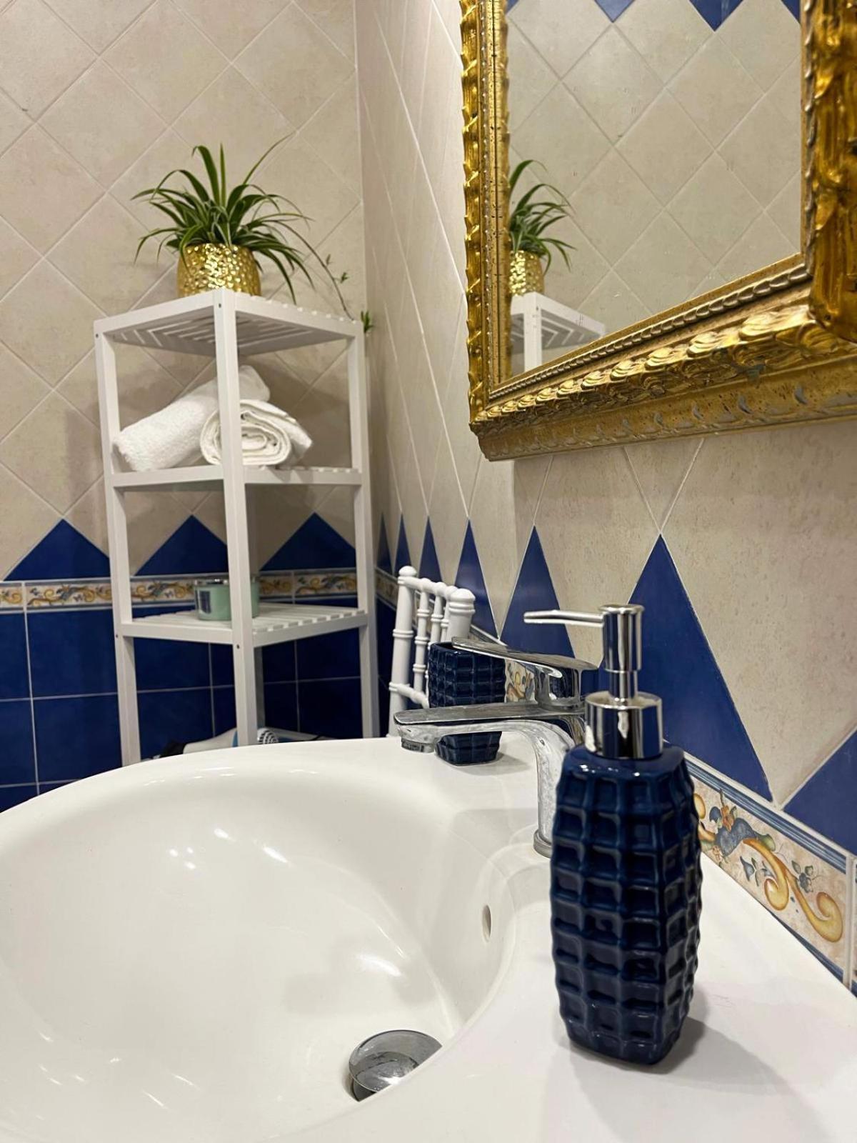 Camera Matrimoniale con Bagno in Comune